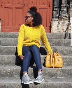 Diane avec ses cheveux crépus